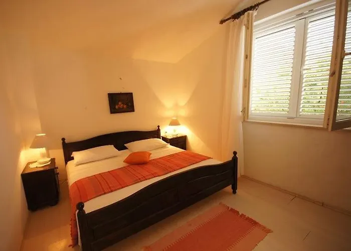 Apartments Viganj شقة *